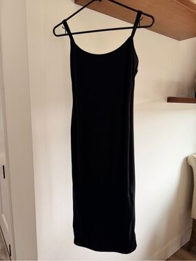 Classic Black Midi Slip Dress with Spaghetti Straps